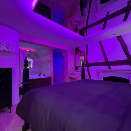 Le Jacuzzi Apartment