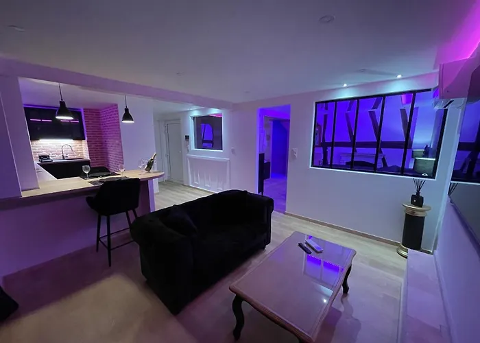 Le Jacuzzi Apartment